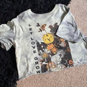 Let love grow T-shirt